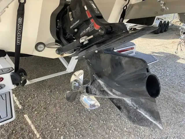 2023 Chaparral 26 Surf - BOAT SHOW SEASON SALE! in Powerboats & Motorboats in Saskatoon - Image 4