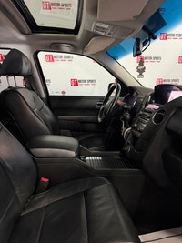 This 2014 Honda Pilot Touring gives you that dependable, comfortable feeling every time you drive it... (image 6)