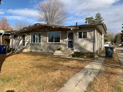 3 Bedroom Duplex for Rent - 1 Carleton Drive Available Immediately Newly painted. New flooring. Rece...