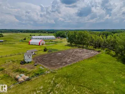 Equestrian dream property!! Close to everything the greater Edmonton area has to available yet priva...