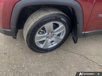 This Jeep Compass boasts a Regular Unleaded I-4 2.4 L/144 engine powering this Automatic transmissio... (image 9)