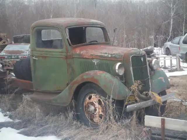 1934 Ford 1 1/2 ton truck V8 1953 Chev 2 ton 29000 miles runs!!! in Auto Body Parts in Edmonton - Image 3