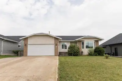 R39//Carman/Step into timeless sophistication with this charming 3 bedroom, 2 bathroom, 2174 sqft ho...