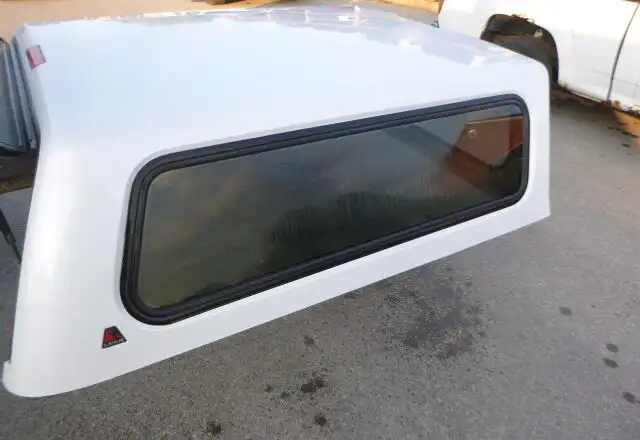 2014 - 2018 GMC Sierra or Chevrolet Silverado 5'8 G1W White Cap in Other Parts & Accessories in Kitchener / Waterloo - Image 4