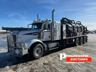 2012 Peterbilt 367 Combo Vac Truck 398,728 km showing Cummins ISX15 550 18 speed, TRI axle Sleeper r...