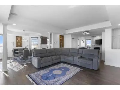 Stunning 1, 900 sq ft townhome at Lakepoint Villas! Fully renovated from top to bottom with no detai...