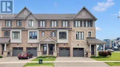 Stylish Lakeside Townhome in sought after Grimsby by the Lake.Steps from scenic waterfront trails an...