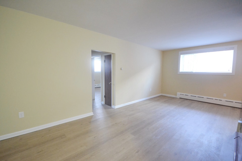 AVAILABLE NOW 1,349 2-Bedroom in Corydon Village 3