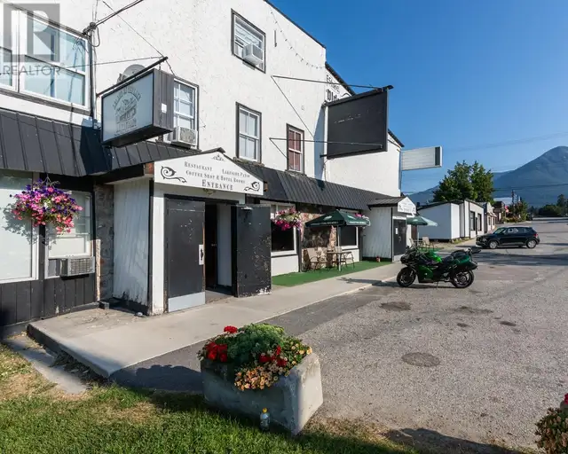 92 4TH Avenue Nakusp, British Columbia in Commercial & Office Space for Sale in Nelson - Image 3