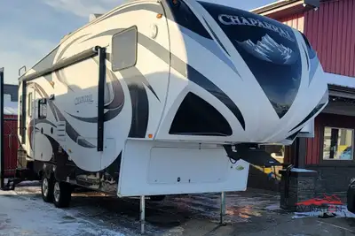 2012 Coachmen Chaparral Mid-Profile 276RLDS – Comfortable Rear-Living Fifth Wheel The 2012 Chaparral...