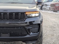 This Jeep Grand Cherokee has a strong Regular Unleaded V-6 3.6 L/220 engine powering this Automatic... (image 9)