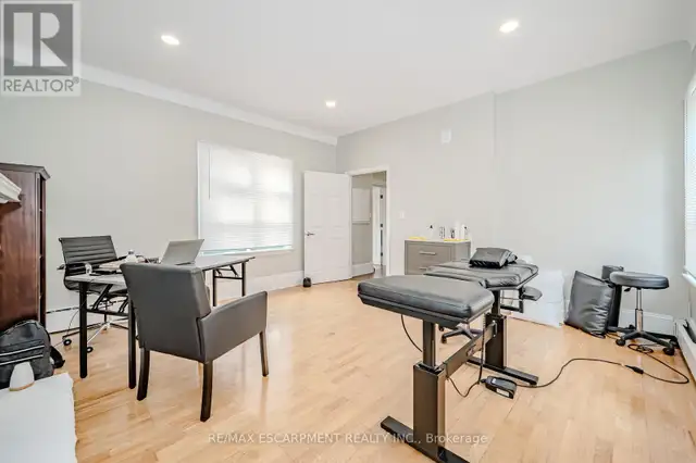 1 - 492 LOCUST STREET Burlington (Brant), Ontario in Commercial & Office Space for Rent in Oakville / Halton Region - Image 8