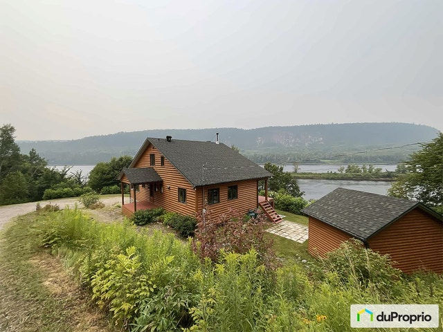 $895,000 - Cottage for sale in Trois-Rives — photo 1