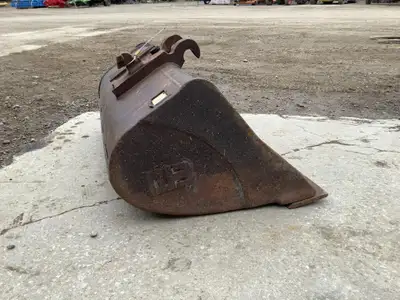 Welcome to Kent Farm Supplies Limited! 42in. Bucket Has Klack coupler for 5T Case mini New/Used : Us...