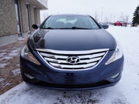 NO ADMINISTRATION FEES!! Private consignment vehicle!! LOW KMS and with a GREAT CLEAN and LOADED INT... (image 6)