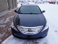 NO ADMINISTRATION FEES!! Private consignment vehicle!! LOW KMS and with a GREAT CLEAN and LOADED INT... (image 7)
