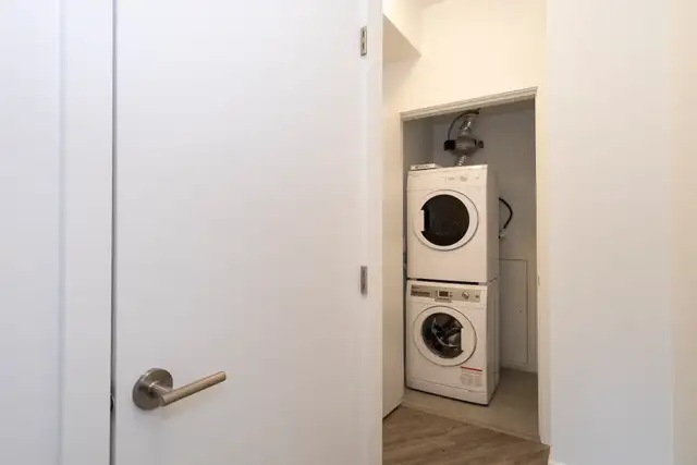 1 Bedroom Loft Apartment in Long Term Rentals in Vancouver - Image 2