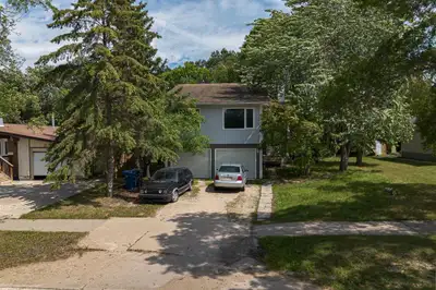 1G//Winnipeg/Showings Start Monday August 10th. Here, is a unique, California Style 3 Bedroom, 2 Bat...