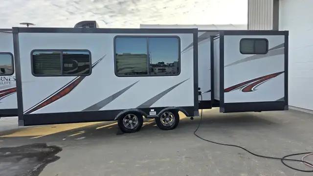 2018 Heartland Wilderness 3250DS in Travel Trailers & Campers in St. Albert - Image 9