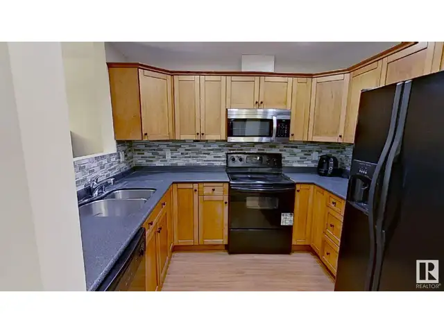 #119 12110 106 AV NW NW Edmonton, Alberta in Condos for Sale in Edmonton - Image 4