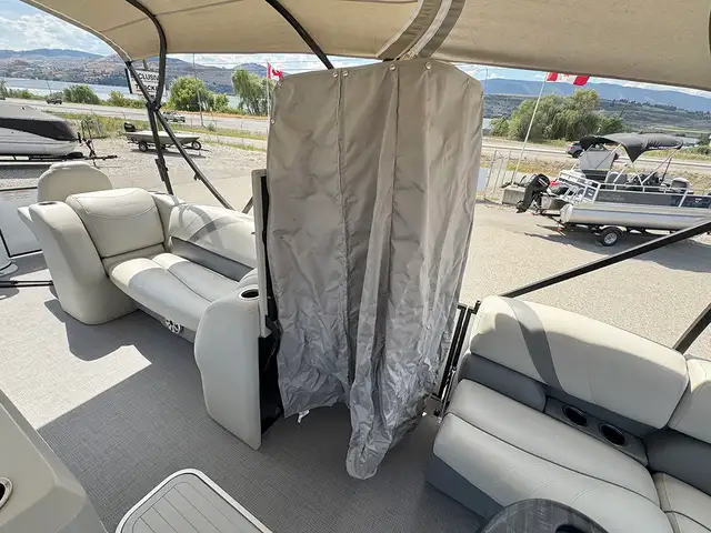2019 SYLVAN Mirage 8522 Party Fish Luxury Ed TRITOON -used ponto in Powerboats & Motorboats in Prince Albert - Image 23