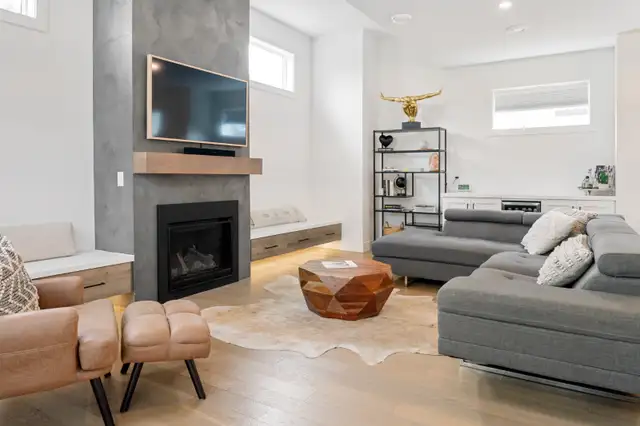 Modern 4 Bedroom Home In Kelowna South in Houses for Sale in Kelowna - Image 2
