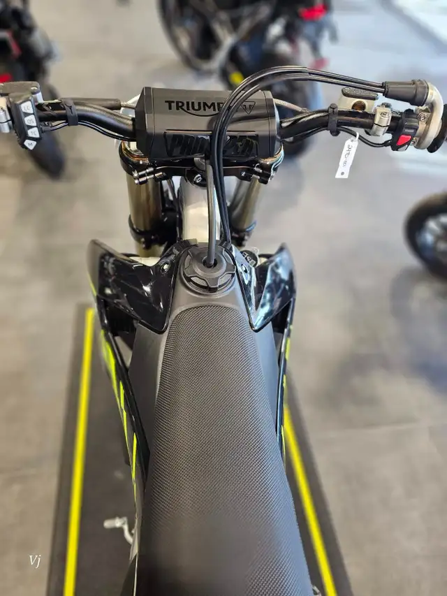 2024 Triumph TF250-X MOTOCROSS DEALER DEMO/ 9.5 HOURS in Dirt Bikes & Motocross in Grande Prairie - Image 4
