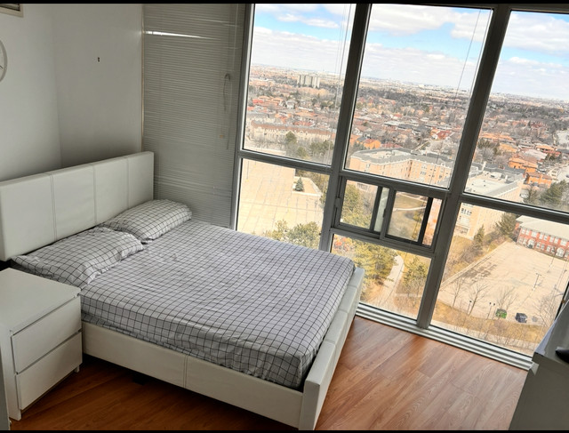 Furnished room with private washroom near sq 1 in Room Rentals & Roommates in Mississauga / Peel Region