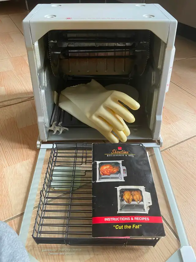 Ronco Showtime Rotisserie & BBQ Oven Model 4000 White Full Size in Microwaves & Cookers in City of Toronto - Image 3