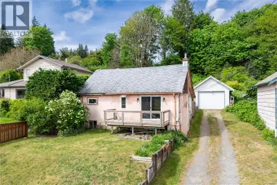 This OCEAN VIEW, charming character home offers 3 bedrooms and 1 bathroom. SHOP ALERT, 16 x 35 wired...