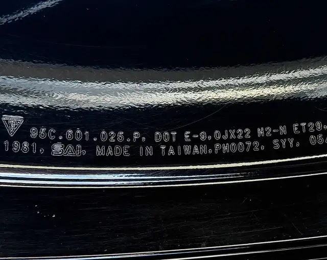 (98%) 4x Porsche Macan EV Electric 22" OEM Winter Wheels Package in Tires & Rims in City of Toronto - Image 8