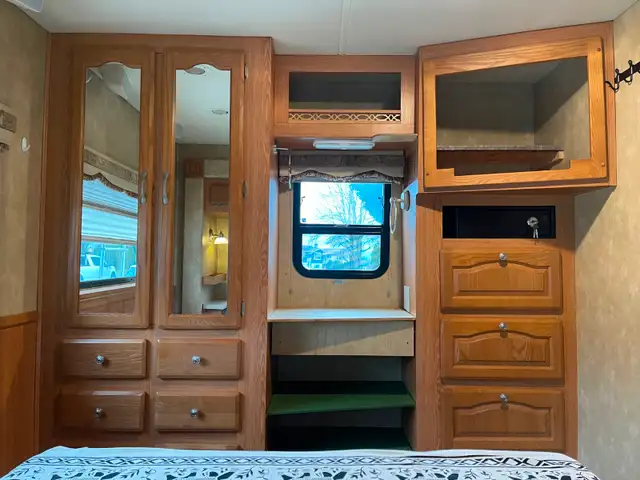2007 (Motor Home 32’) Forest River Georgetown XL in RVs & Motorhomes in Abbotsford - Image 6
