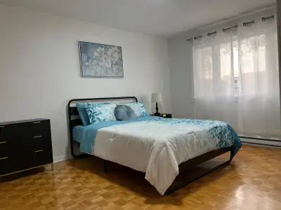 Pour homme seulement, Grande chambre privée à louer 735$ par mois, exclus électricité et chauffage a...