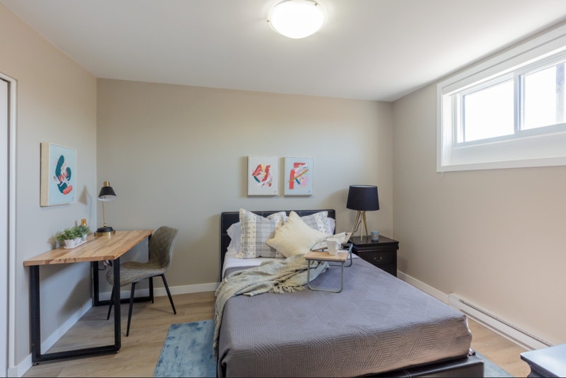 Males Only Unit 40 min bus ride to Carleton 1 MONTH FREE Long