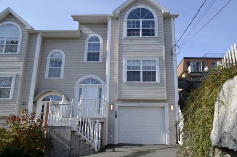 22117 Lovely and Large executive semi detached home, Halifax Long