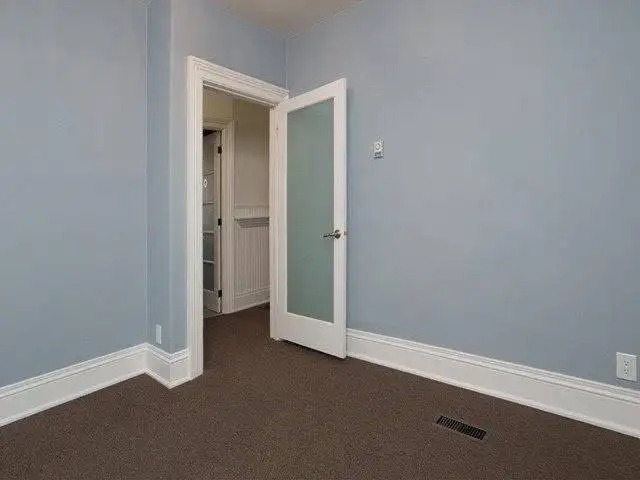 1 Spacious Room in a Shared Galt Apartment! (Room 3) in Long Term Rentals in Cambridge - Image 5