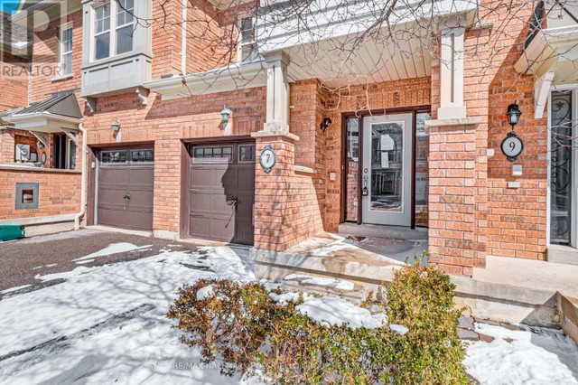 7 LATITUDE LANE Whitchurch-Stouffville, Ontario in Houses for Sale in Markham / York Region - Image 2