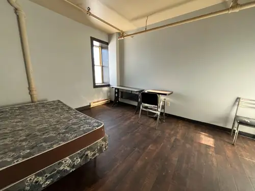 Month to month rental, 3 months minimum. $550 rent + $200 damage deposit Shared washroom, shared kit...