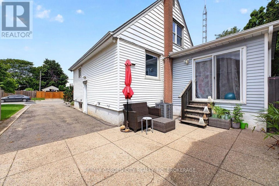 LOWER - 191 EAST 43RD STREET Hamilton (Sunninghill), Ontario 5