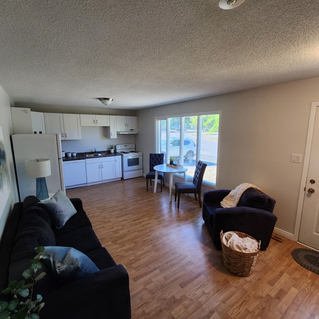 1 WILSON CRT 2 Bedroom + Den ALL INCLUSIVE! Long Term Rentals