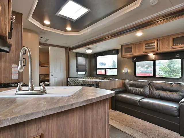 2017 Revere 28QB in Travel Trailers & Campers in St. Albert - Image 10