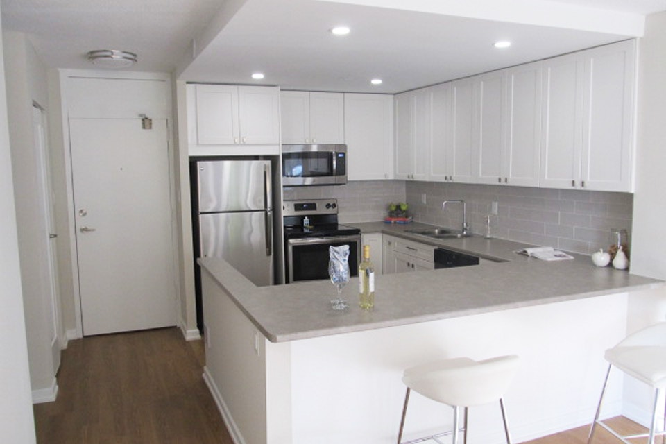 Beautiful 2 bdrm + Den to Rent in Belleville! Long Term Rentals