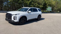 // ACCIDENT FREE!! // Experience full-size family comfort with this 2024 Hyundai Palisade Urban AWD,... (image 3)