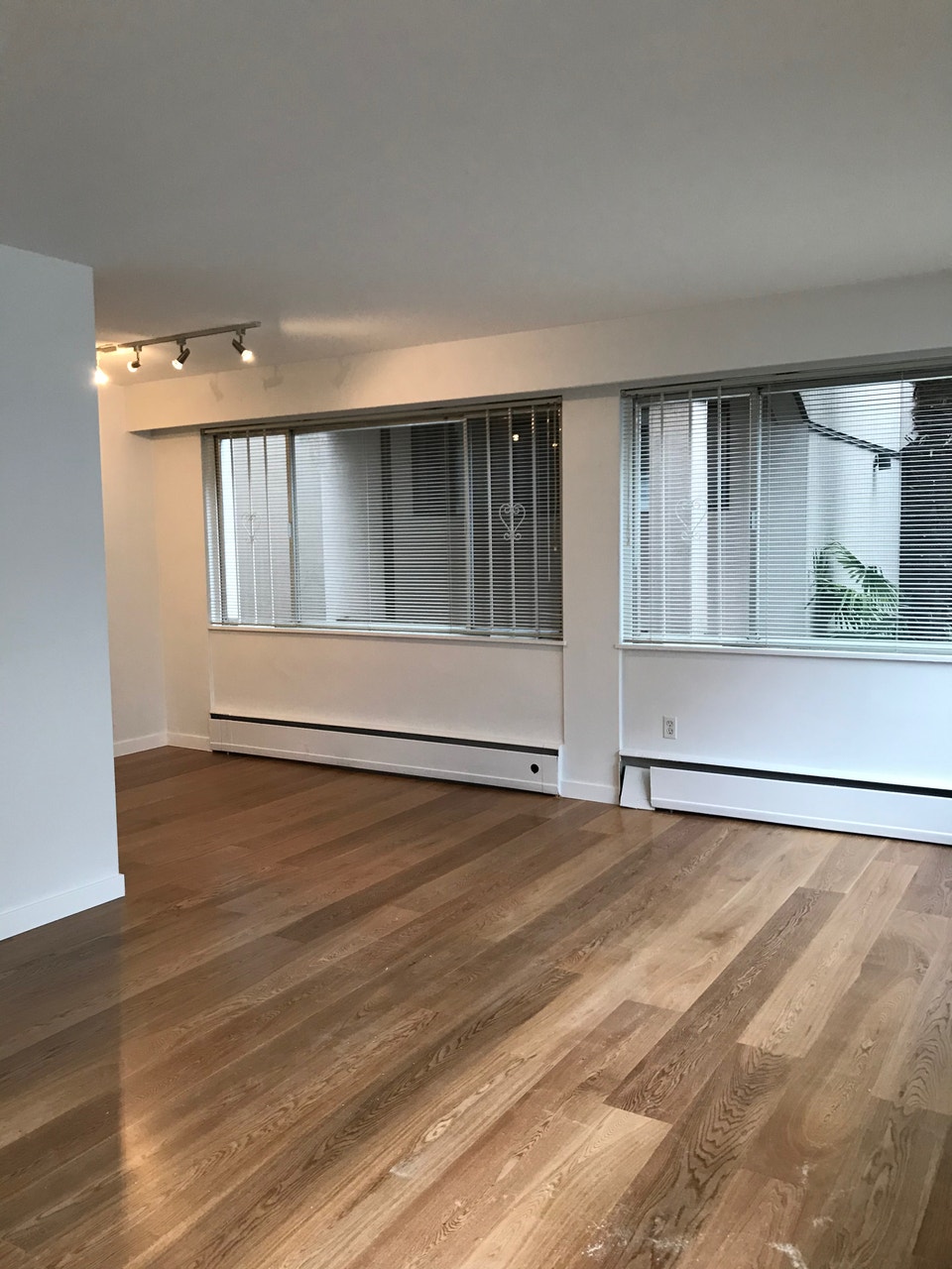Bright, spacious one bedroom close to Stanley Park 5