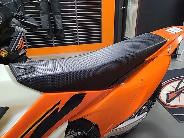 2025 KTM XC 250 F in Dirt Bikes & Motocross in Calgary - Image 17