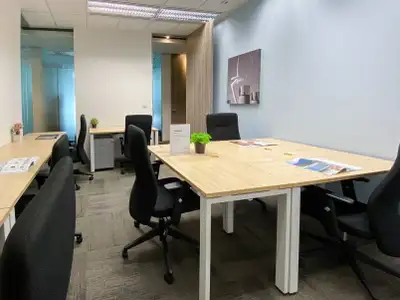 Flexible large office for rent designed to accommodate 25 people at Regus Royal Bank Building. A ful...