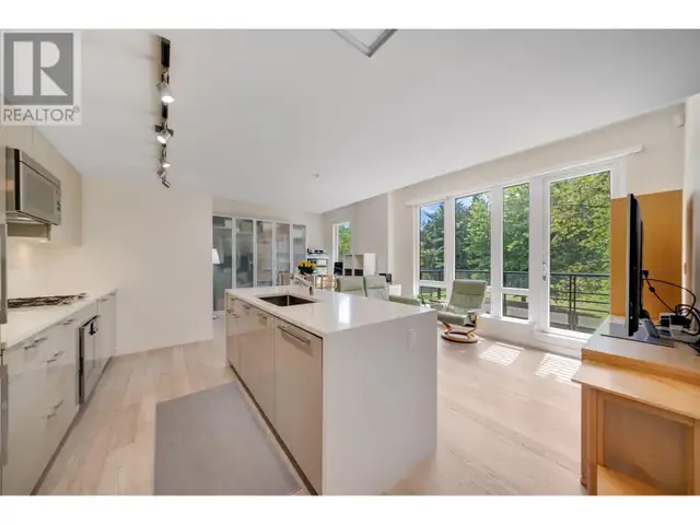 304 4488 CAMBIE STREET Vancouver, British Columbia63008313240323124