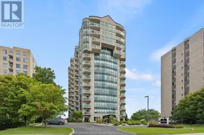 WELCOME HOME TO RIVERSIDE DRIVE, THIS LUXURIOUS 1 BEDROOM CONDO FEATURES, BALCONY WITH AMAZING RIVER...