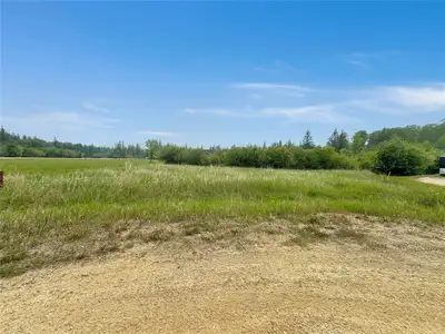 R26//Gimli Rm/Lovely pie shaped lot in Rail's End development, just 3.5 km North of Centre Street in...