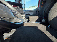 Ryder Stock ID: 283025 Transmission Type/Speed: AUTO 12 Engine: DIESEL DD15 GHG'17 505/1625 Horse Po... (image 8)